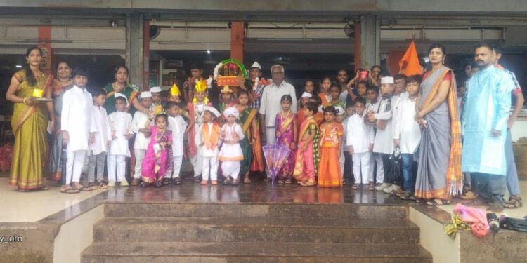Dindi of Excellent Academy School students