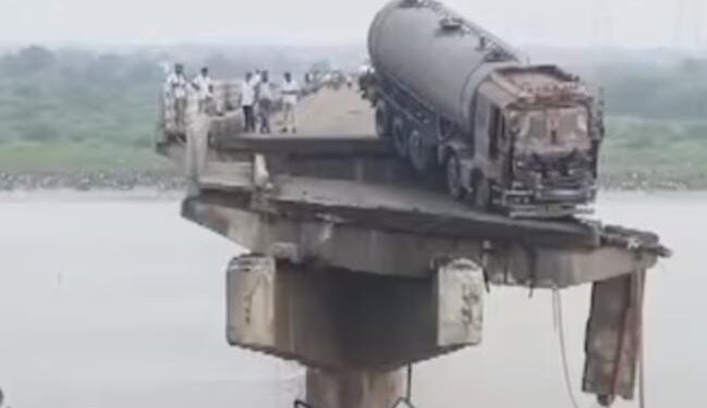Bridge collapses in Gujarat