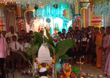 Lunch for students on the occasion of Gurupurnima