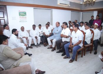 Patil was met by the office bearers of farmers association