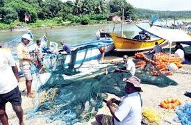 Fishermen ready to sail the sea