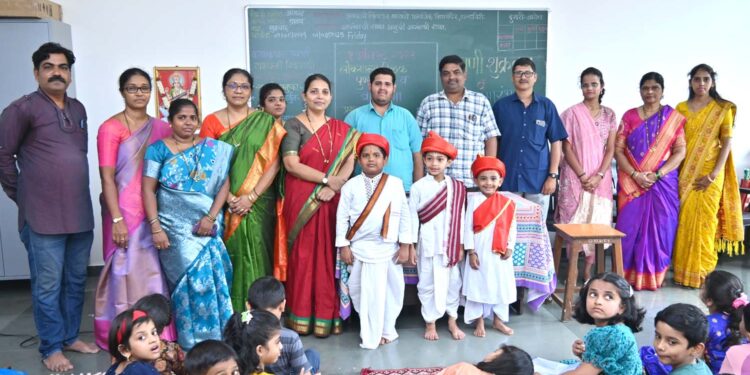 Essay competition at Agashe Vidyamandir