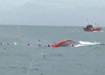 The boat sank in the sea