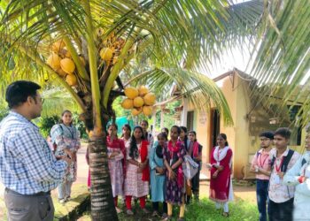 Students' visit to Coconut Research Centre
