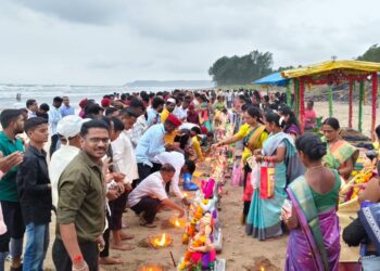 Immersion of Gauri Ganpati idol in Guhagar