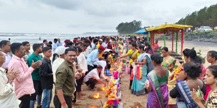 Immersion of Gauri Ganpati idol in Guhagar