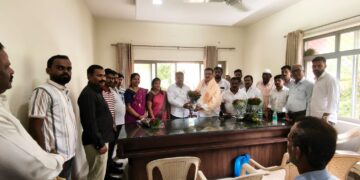 Janvale villagers submit a statement to MLA Jadhav