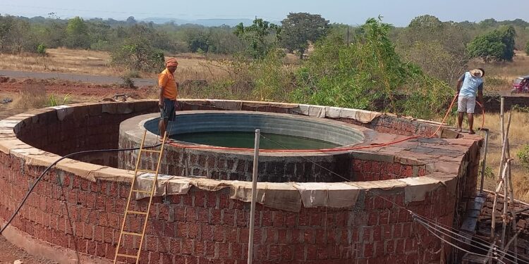 Creation of a two-level reservoir in a well