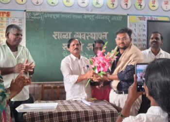 Dr. Kumbhar felicitated by Veldur Nawanagar