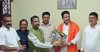 Baliraj Sena party chief Ashok Valam visits Guhagar