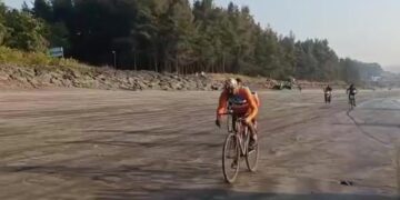 Ladghar beach cycling competition