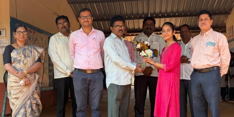 Padmashri Vaidya received the Student Godbole Award