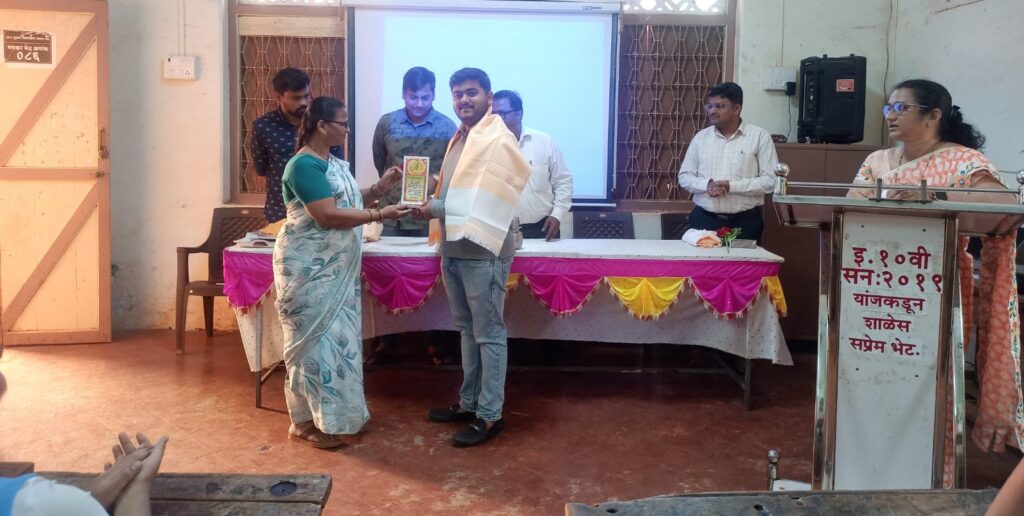 Former students gift computers to school