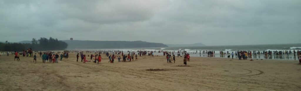 Huge crowd of tourists on Guhagar beach