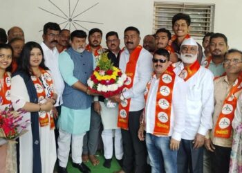 Gaurav Velhal joins Shiv Sena along with his workers