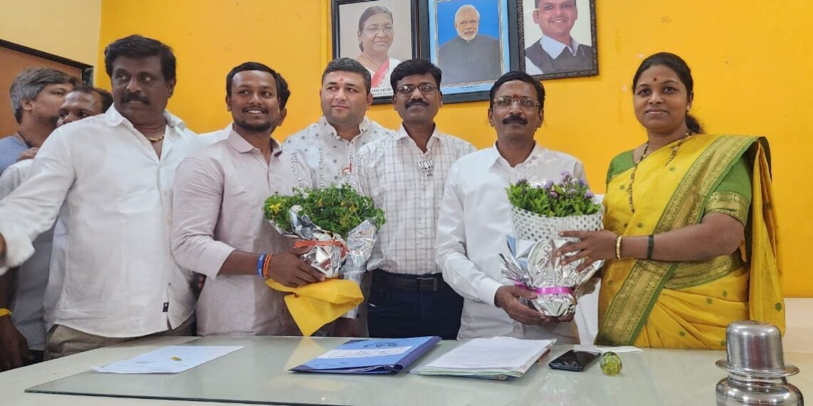 Pradeep Bendal, the Deputy Mayor of Guhagar