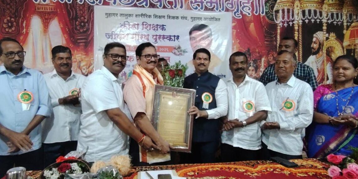 Lifetime Achievement Award to Sports Teachers