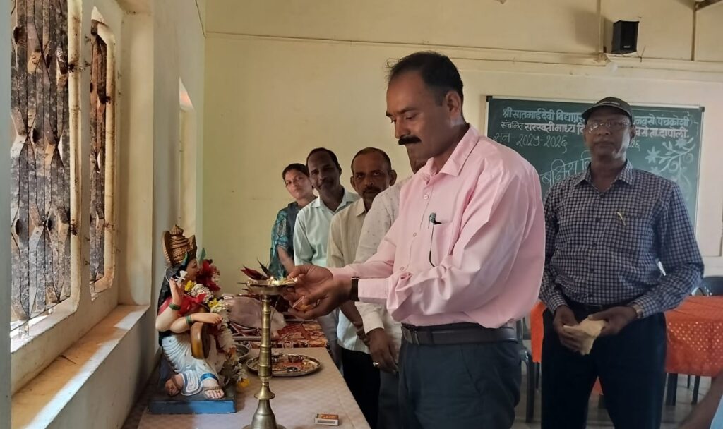 Prize distribution ceremony at Saraswati Vidyalaya