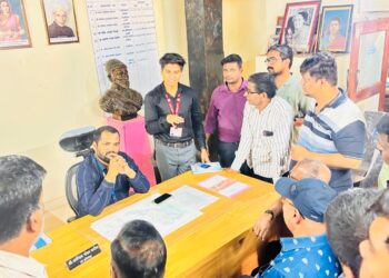 Road in Guhagar market should be asphalted