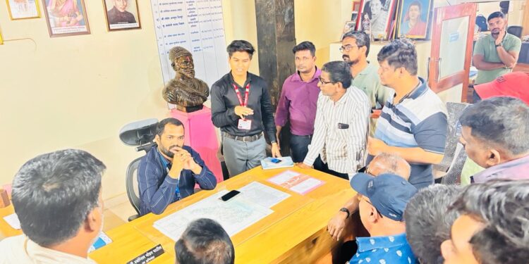 Road in Guhagar market should be asphalted