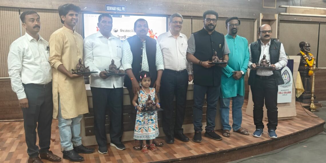 Journalists honored with the 'Devarshi Narad Journalist Award,' alongside distinguished dignitaries.