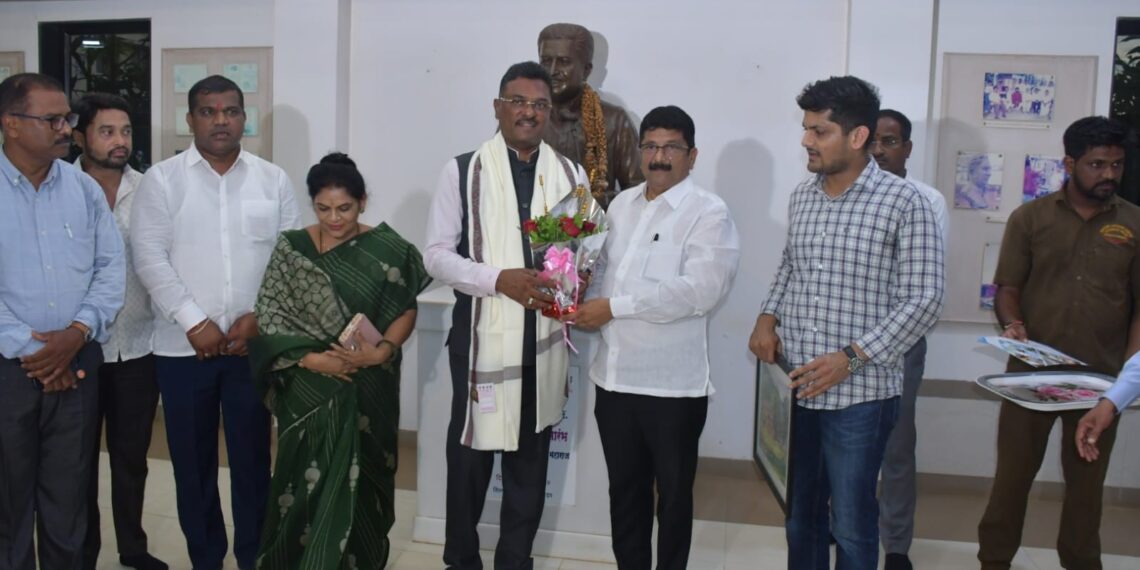 Pratap Sarnaik visits Sahyadri Education Institute