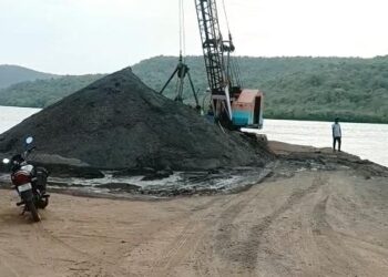 Illegal sand mining in Visapur