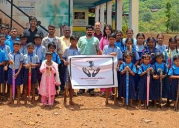 Shivajna Foundation gifts umbrellas to students