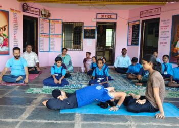 Navodaya students gave yoga lessons