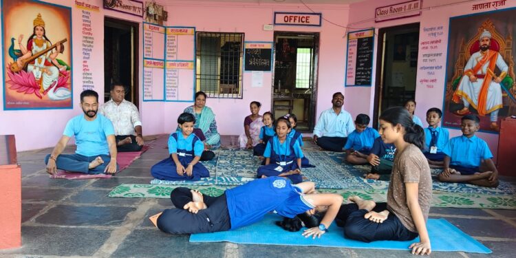 Navodaya students gave yoga lessons