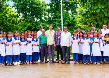 Female students sent Rakhi for soldiers