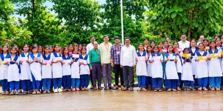 Female students sent Rakhi for soldiers