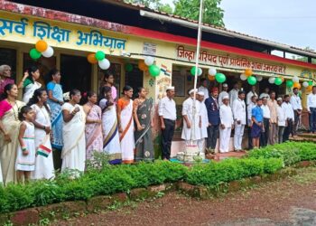 Flag hoisting by ex-soldier