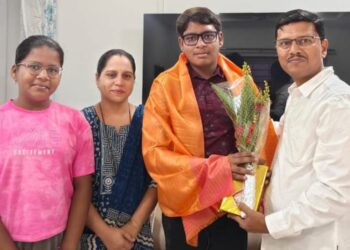 Abhinav and Manasvi felicitated by Yash Computer