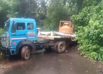 Trailer stuck at a sharp turn