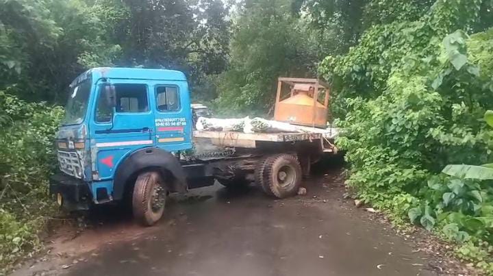 Trailer stuck at a sharp turn