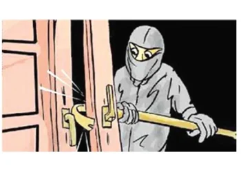 Daylight burglary in Chiplun