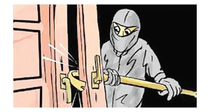 Daylight burglary in Chiplun