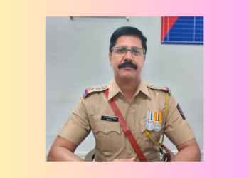 Police Inspector Ashwanath Khedkar of Guhagar Police Station