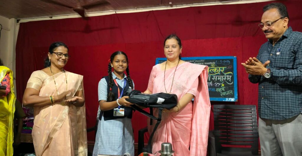 Students felicitated at Jambhekar School