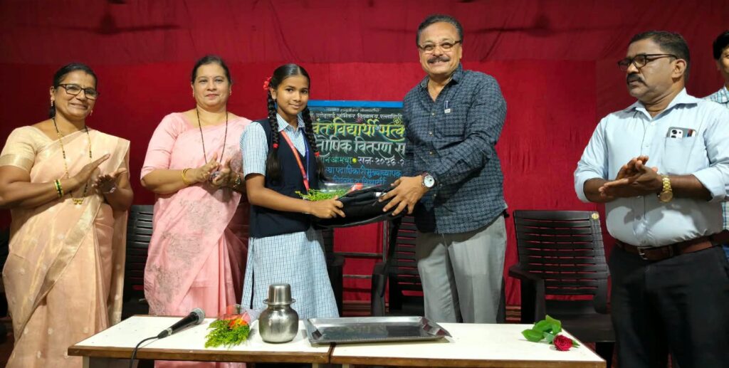 Students felicitated at Jambhekar School