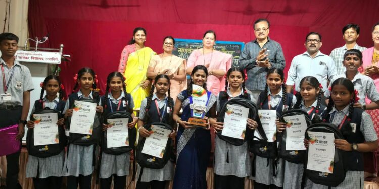 Students felicitated at Jambhekar School