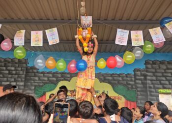 'Dahi Handi' at Velaneshwar School
