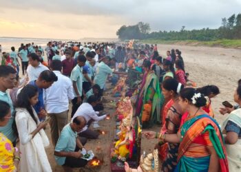 Immersion of Gauri Ganpati idols at Guhagar
