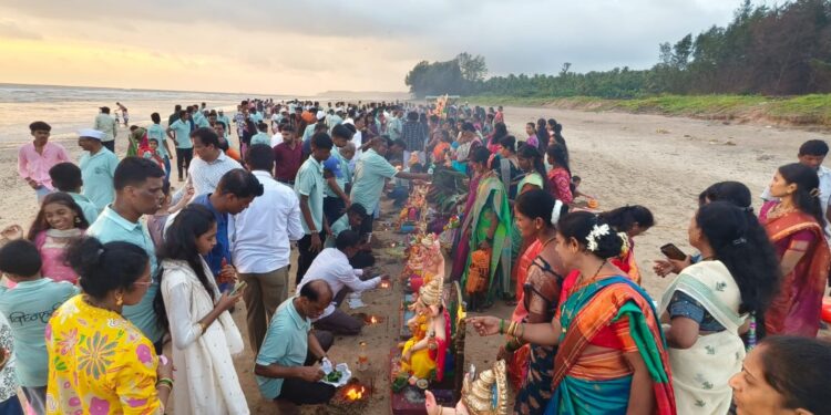 Immersion of Gauri Ganpati idols at Guhagar
