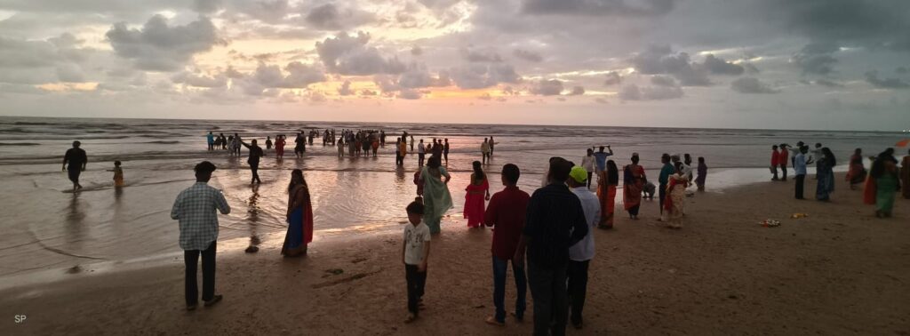Immersion of Gauri Ganpati idols at Guhagar