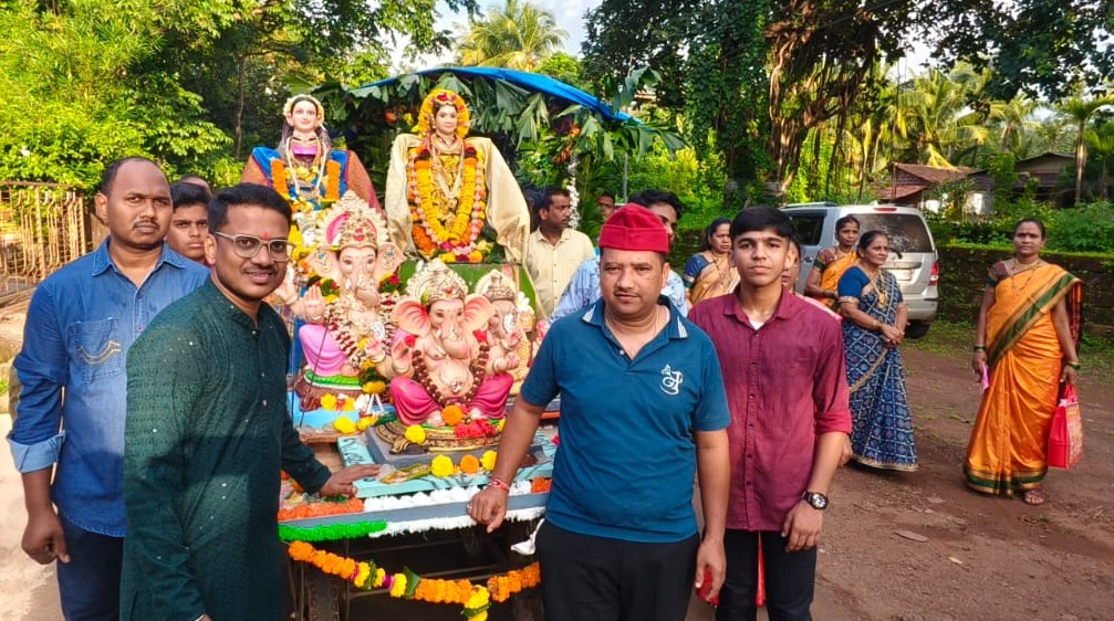 Immersion of Gauri Ganpati idols at Guhagar
