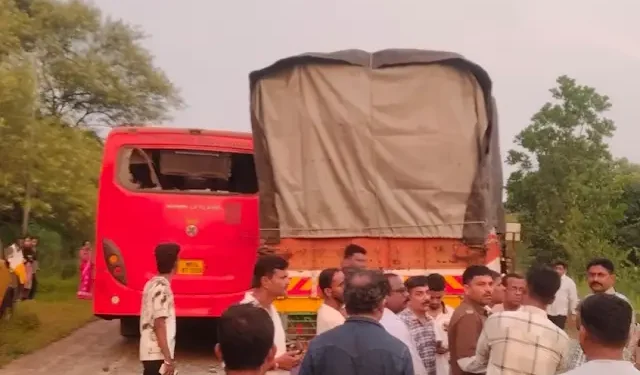 ST bus hit by a truck