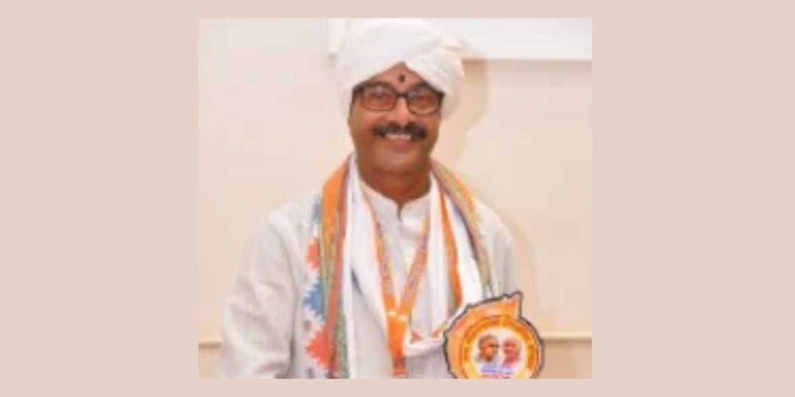 Santosh Dalvi receives Sharadratna Award